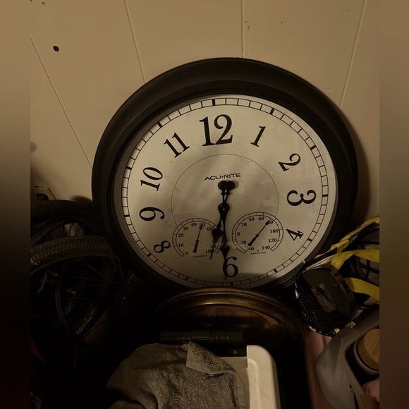 Super size elegant wall clock.   Wooden frame. - Picture 1 of 2